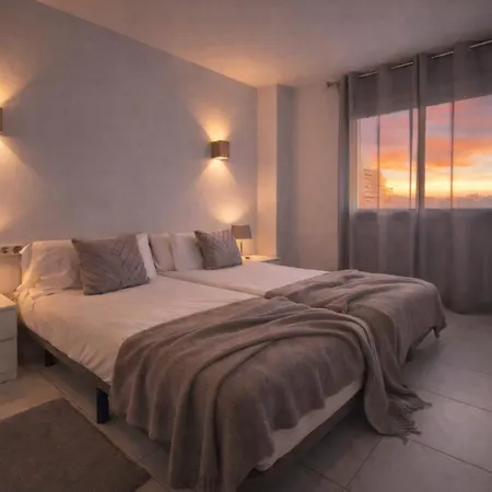 Hill With Terrace, Parking, Pool & Paddle Court * Torremolinos